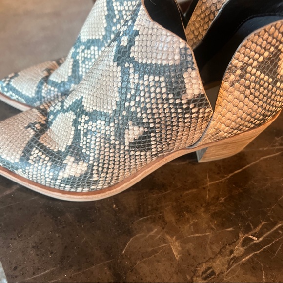 Dolce Vita  size 6.5 Sonni Booties. - Picture 3 of 10